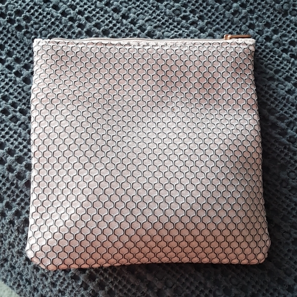 Cute Clutch in dusty rose 🌹 - Picture 4 of 5